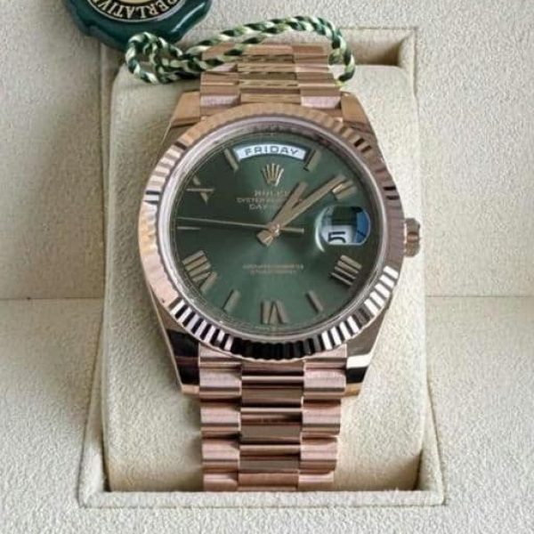 Rolex Rolex Day-Date 40 228235 Everose goud